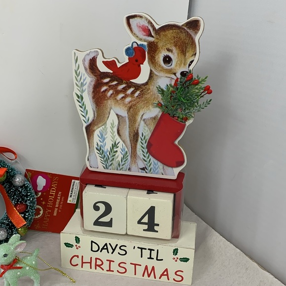3 piece Christmas lot : wreath, countdown calendar & baby deer holiday decor - Picture 3 of 16